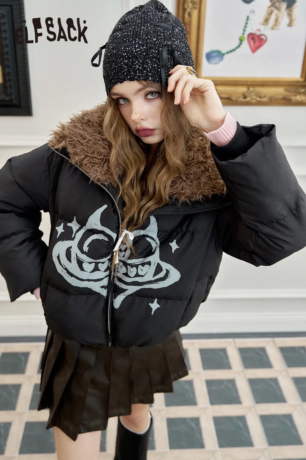 ELFSACK 2024 Winter New Arrivals Sweet and cool devil horns heart print thick short coat with fur lapel